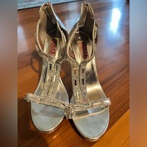 Dolce by Mojo Moxy size 8 silver rhinestone studded heels zipper on back. Party